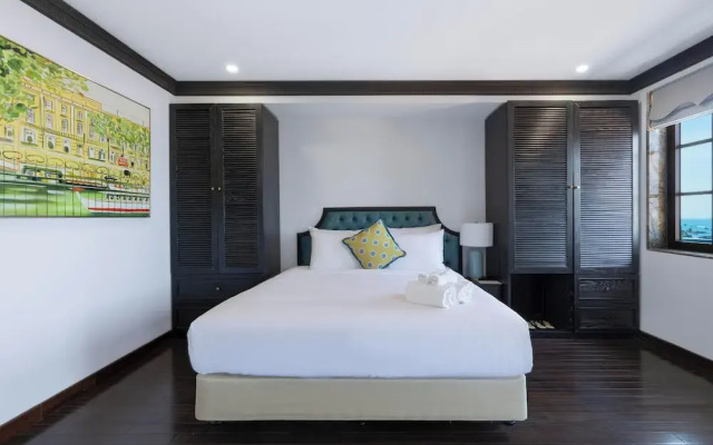 The Room Hotel Sunset Town