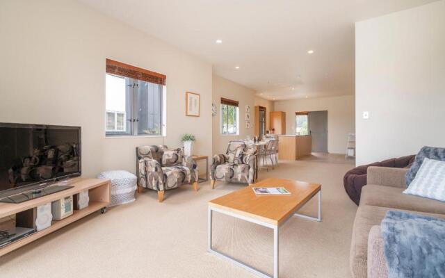 Hosts on the Coast Tee Time