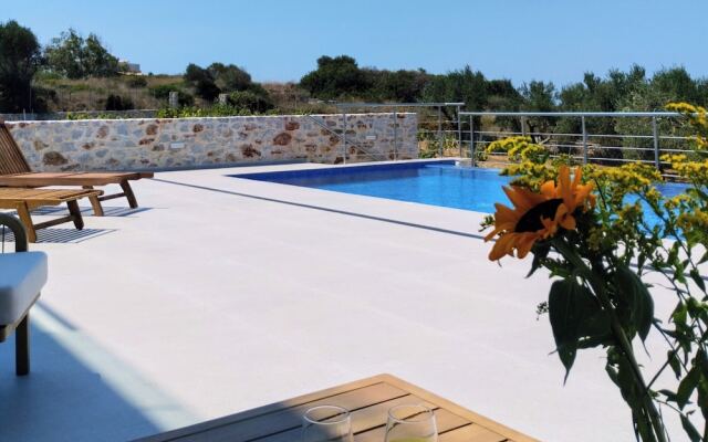 Oinolithos Luxury Villas