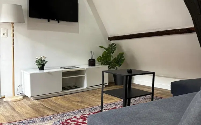 2BR Apartment with Canal View in Ghent