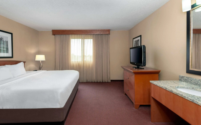 Embassy Suites by Hilton Kansas City International Airport
