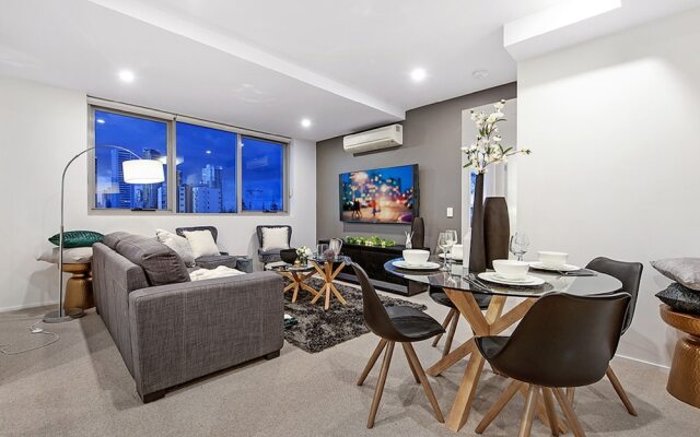 NEO Apartments - Holidays Gold Coast