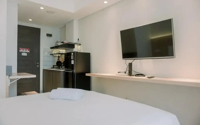 Homey And Warm Studio Amazana Serpong Apartment