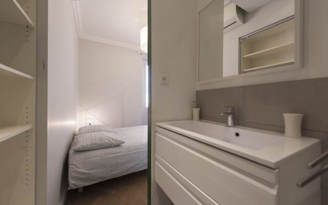 F3 Plein centre plage à 50 m (rue calme) parking possible