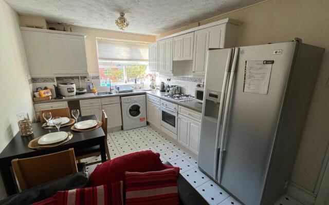 Stunning 3-bed Apartment in Croydon