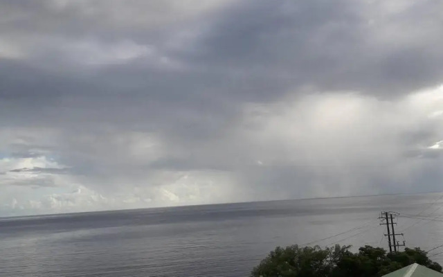 Spacious, Cozy Two Bedroom Apartment Overlooking the Beach