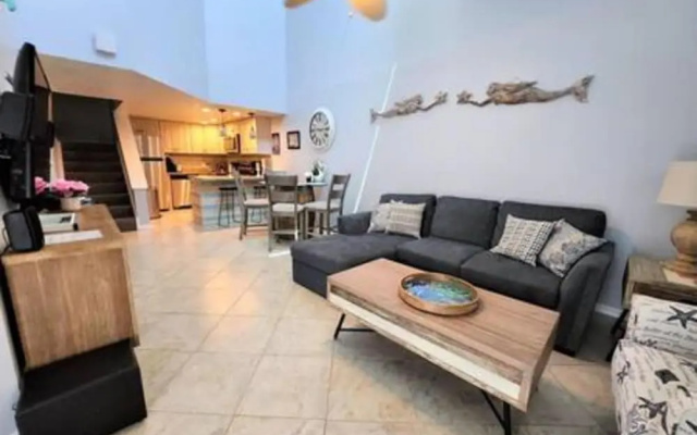 Multi-level Penthouse Deluxe - Sleeps 7 Pe112