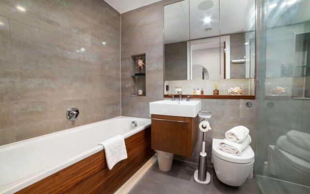 Stunning Modern Apartment Close to Hyde Park by Underthedoormat