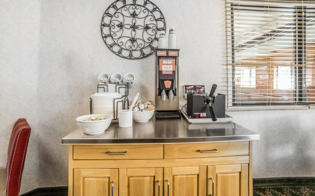 Yellowstone River Inn & Suites