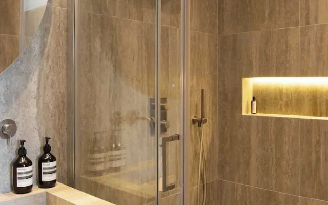 Apartment for 8 People in Grenelle