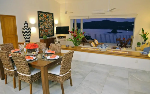 Villas Carey Condo