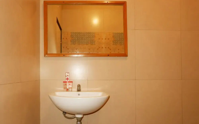 OYO 438 Cemara's Homestay