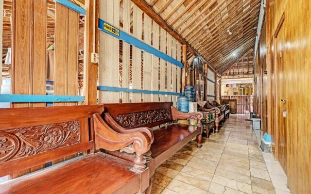 SPOT ON 91916 Joglo Doyong Homestay Syariah
