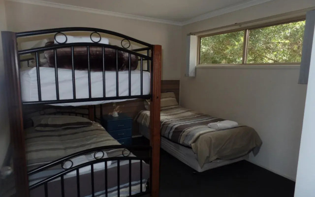 Waterfront Retreat At Wattle Point