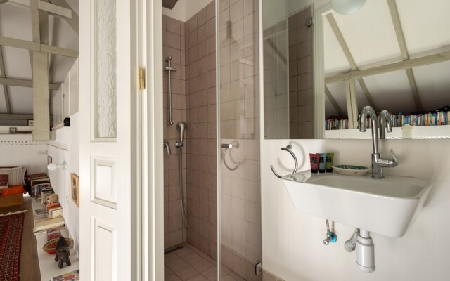 Old Jaffa Artistic Retreat by Sea N Rent