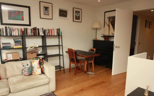 Modern 1-Bed in the Iconic Quartermile Area
