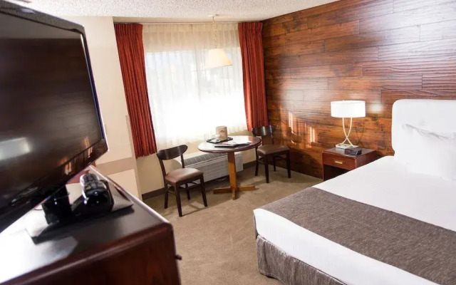 Carson Valley Motor Lodge & Suites