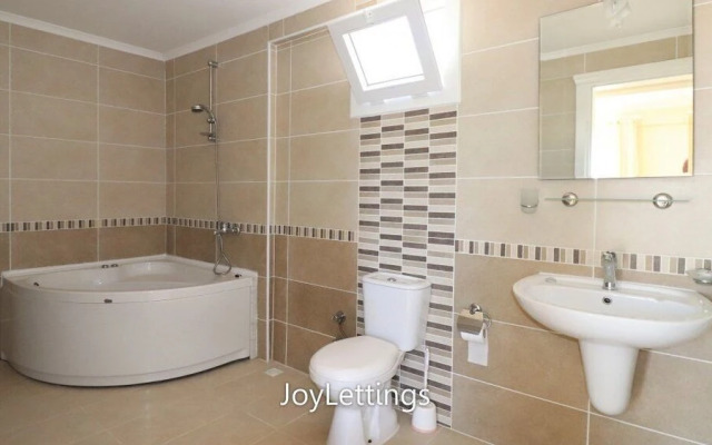 Villa NKL1 by JoyLettings