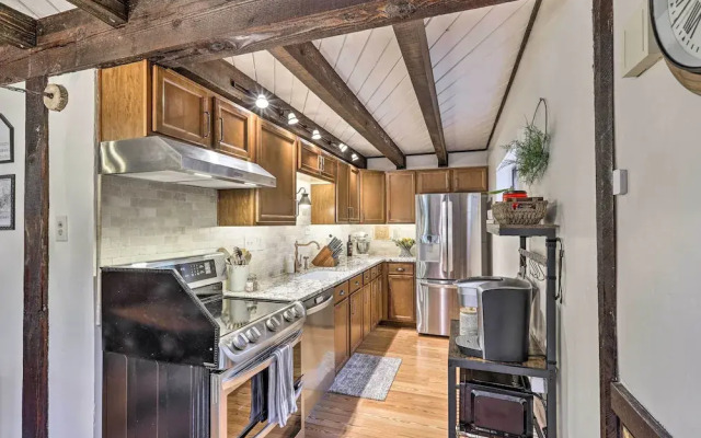 Woodsy Flagstaff Hideaway w/ Deck + Sunroom!