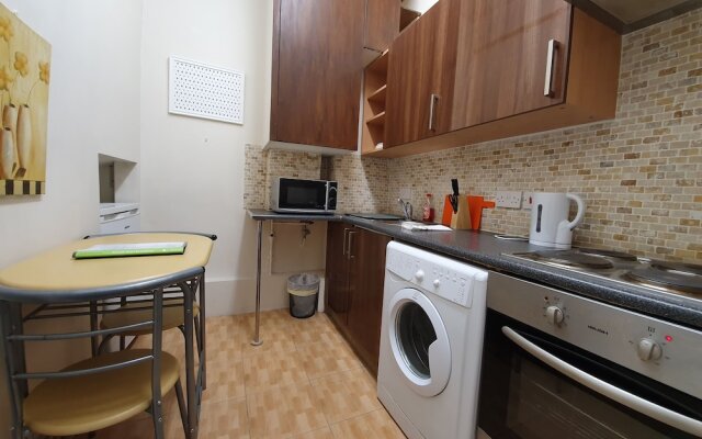 Victorian House 2 Bed 2 Bath Next to Barbican Tube