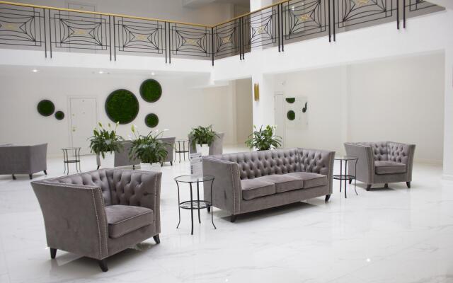 Ласточка на улице Ленина