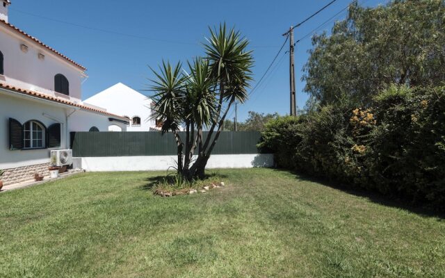 Sesimbra Stylish Villa by Homing