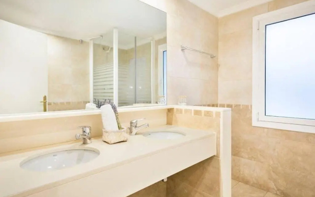 Central and Elegant 4 Bedroom by Placa Catalunya
