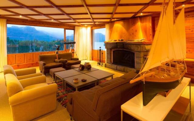 Isla Victoria Lodge