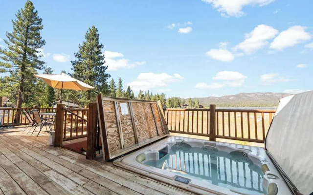 3 Cubs Lakefront Cabin