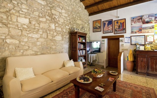 Apartment In Annex With Swimming Pool Right In The Sicilian Countryside