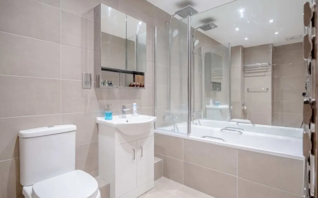 Central 2BD Flat w/ River View Balcony - Vauxhall!