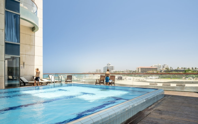 Marina Apartment With Stunning Views by Sea N' Rent