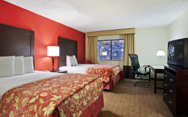 Ramada Lansing Hotel and Conference Center