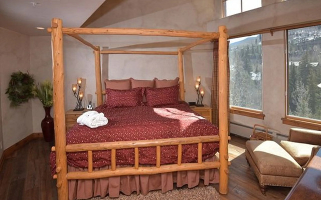Elkhorn Lodge