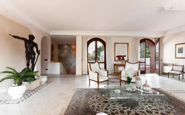 Villa piscina, campo calcetto, tennis, sauna m850