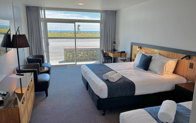 Beachfront Hotel – Guest Rooms – Hokitika
