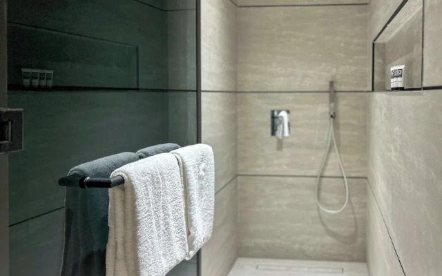 Stylish 1BR Penthouse in The Autograph