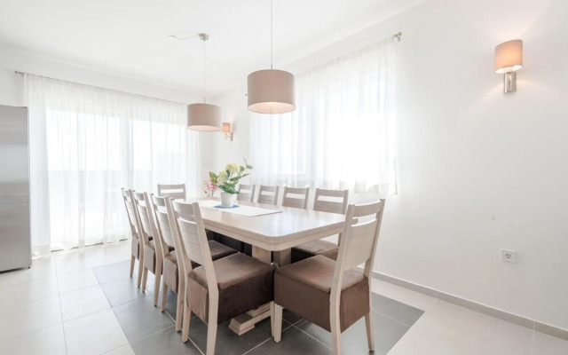 Stylish Villa With Private Pool and Terrace