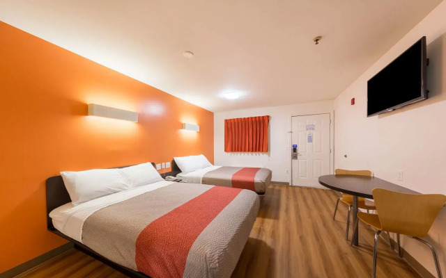 Motel 6 Greenville, SC