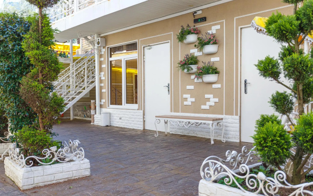 LaMare (LaMare) on Komsomolskaya street 4