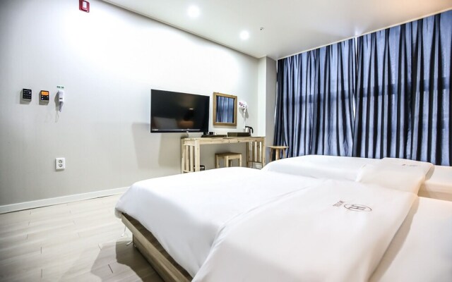 Eumseong Chungbukyeoksindosi H Motel