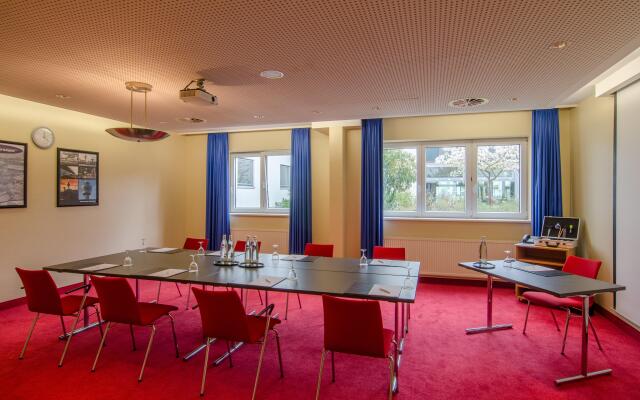 Holiday Inn Berlin Airport - Conference Centre by IHG