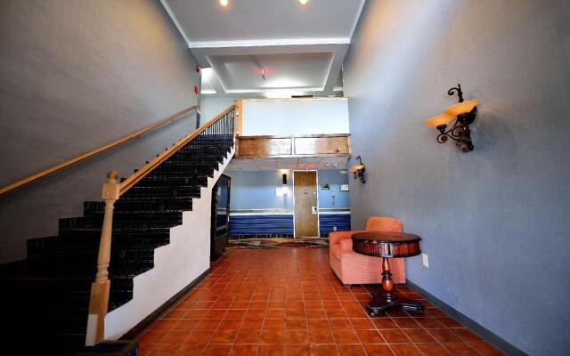 Riverview Inn & Suites
