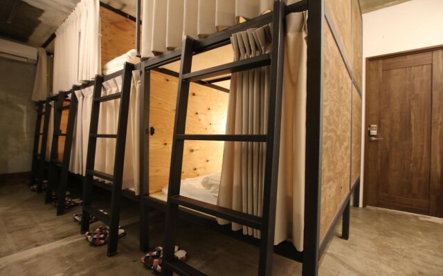 365BASE outdoor hostel