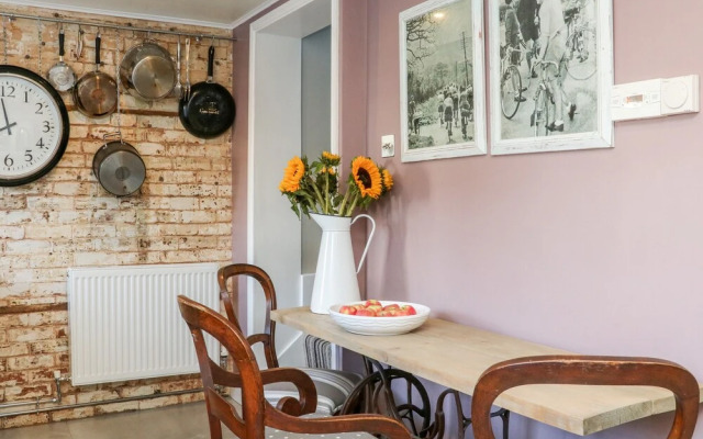 3 Elm Cottage
