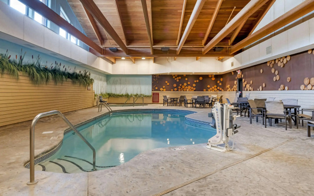 Best Western Premier The Lodge on Lake Detroit