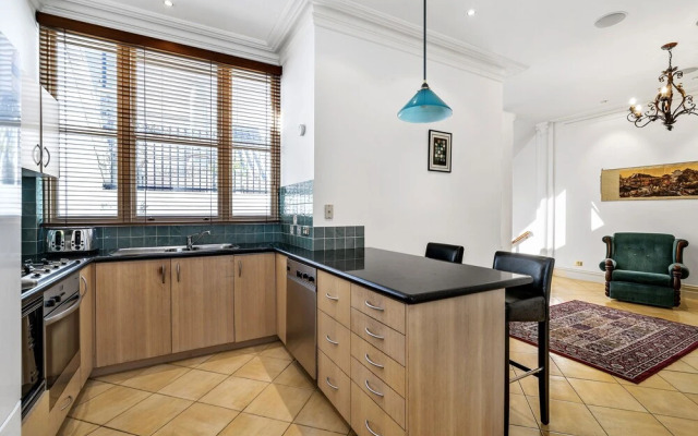 Hanna, 4BDR Melbourne Apartment