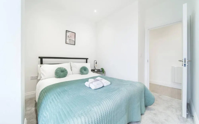 Livestay - Luxury 2bed Apartment With Free Parking