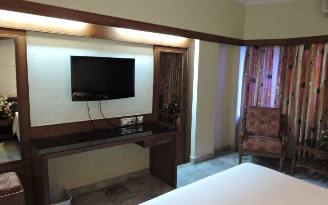 Hotel PLR Grand