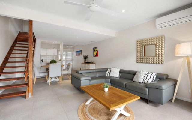 Moondarah, Apartment 6, 75 Noosa Parade